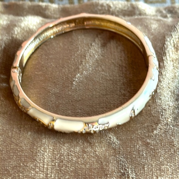 Joan Boyce signed enamel crystal bangle bracelet cream clamper hinged 5488 Y - Picture 1 of 7